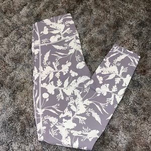 Printed leggings size small ver flattering on legs and bum